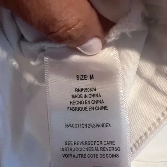 WL Crisp White Denim Jean Jacket with Classic Styling Size Medium - Picture 5 of 5